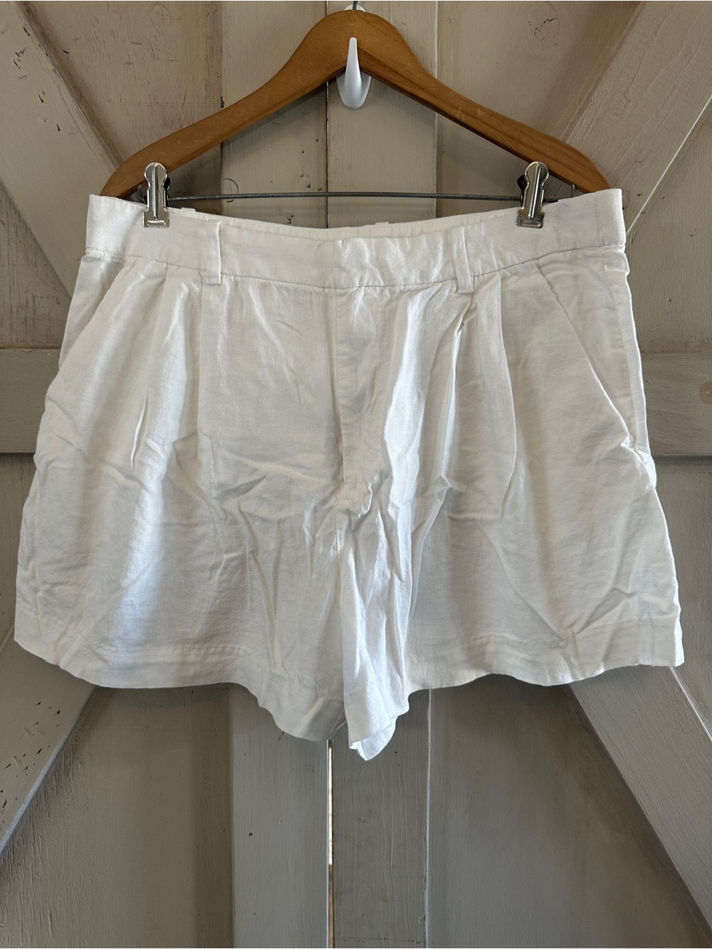 GAP White Linen Blend Tailored Shorts Women’s Large Pockets Summer
